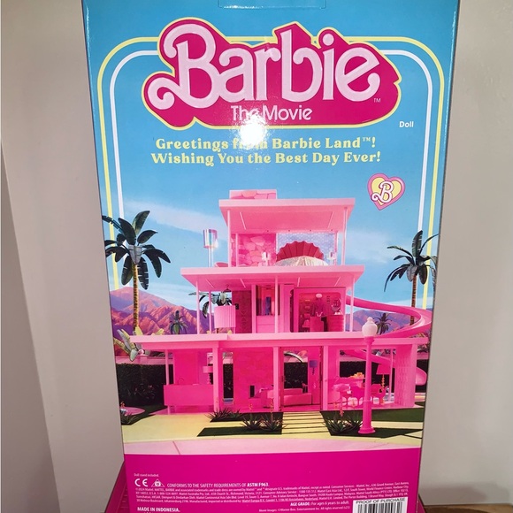 Barbie Signature Weird Barbie – Barbie The Movie - Picture 6 of 9